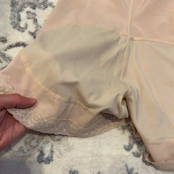 Sonryse Small Faja Compression Post Surgery Liposuction Tummy Tuck Bodysuit - Picture 10 of 11